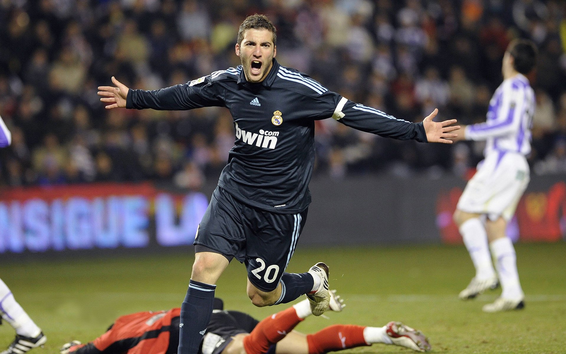 欧冠八强：多特遭皇马读秒绝杀 贝林厄姆首回伯纳乌成主角